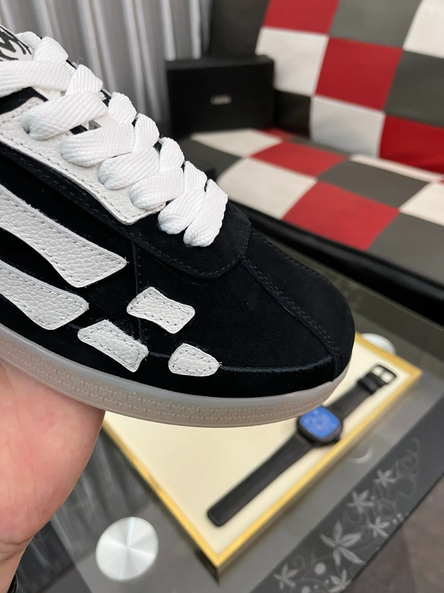 Men's shoes 💰420⌚️⌚️《AMIR*》New men's low-top casual sports sneakers bone shoes, another pair of irresistible bone shoes. Bone shoes are one of AMIRI's most popular items. They use first-layer cowhide uppers. The side bones are made of two cowhide laminations. They have a three-dimensional feel. The leather incisions are all oil-edged. Contrasting color design. Simple style. Fashionable sports. Customized metal LOGO nameplate to embellish shoelaces. Exclusive control of top version. Supports comparison. Breathable mesh lining Original rubber outsole A must-have item for daily leisure Suitable for various occasions Check it out if you are looking for high quality Super cool uppers Size: 38-445️⃣ Colors available